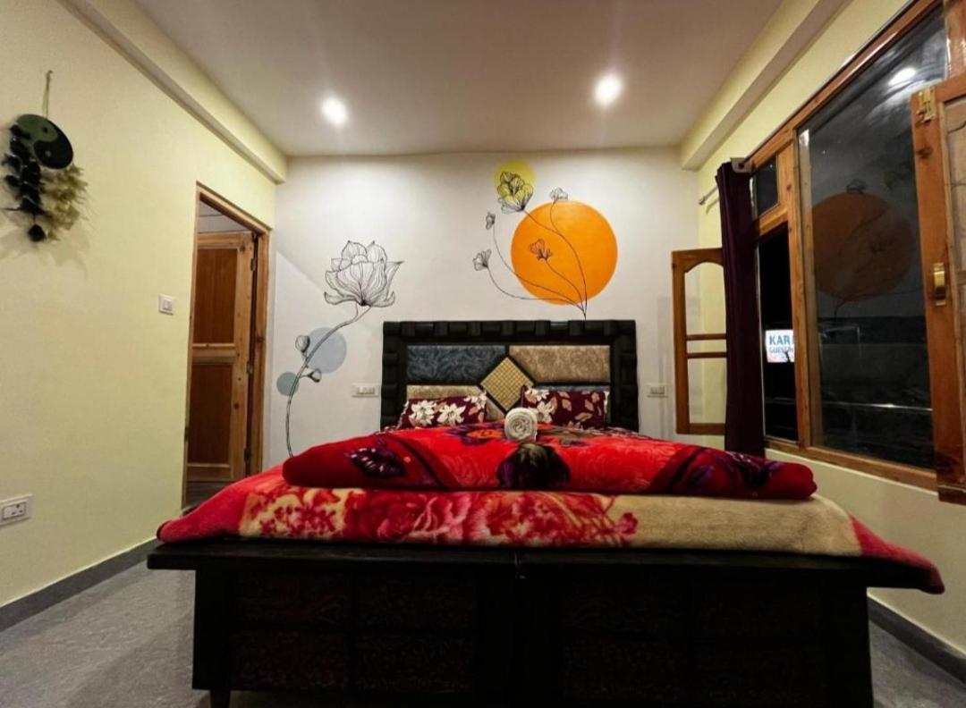 Karma Guest House And Cafe Kalgha Quarto foto