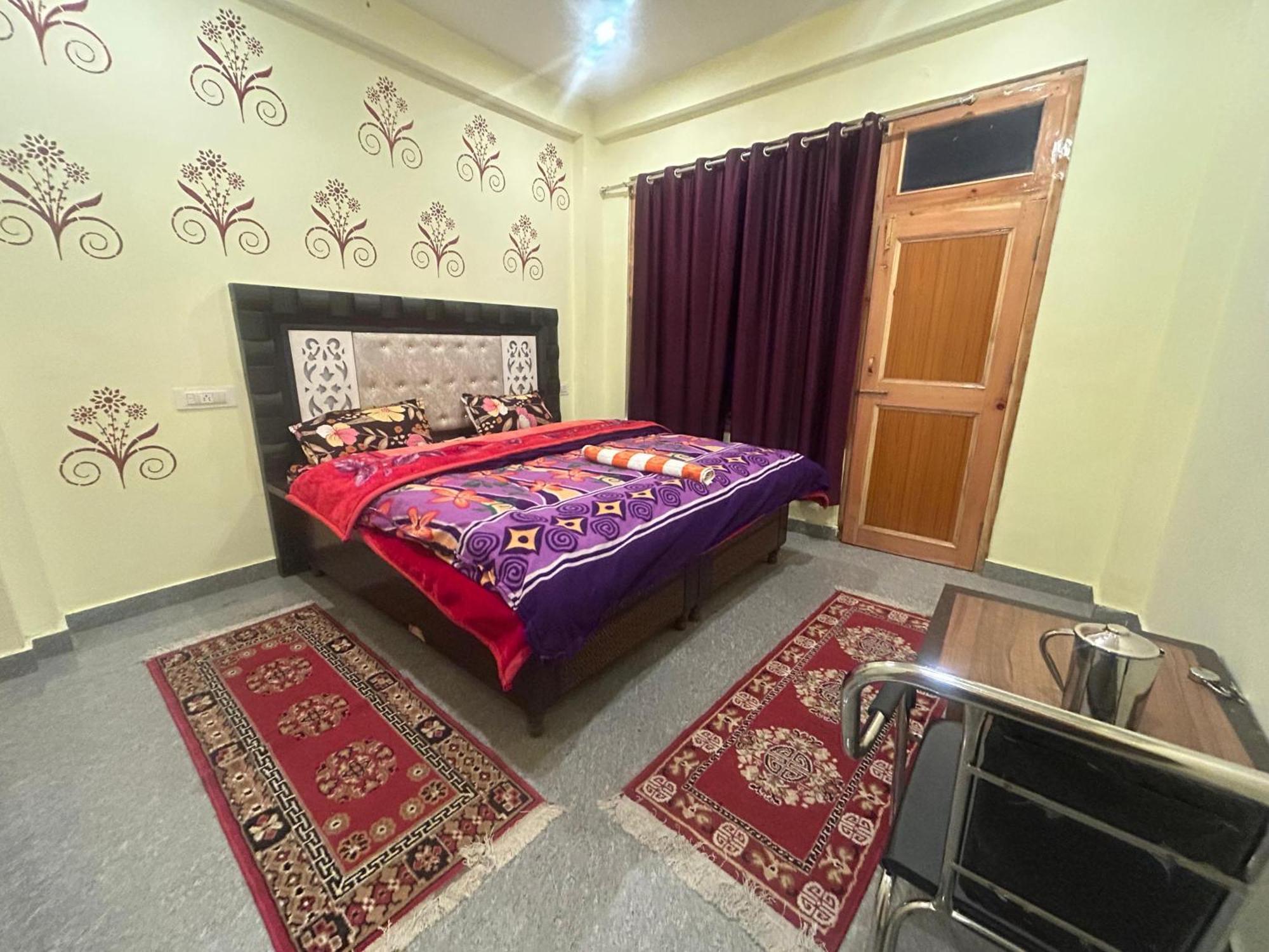 Karma Guest House And Cafe Kalgha Quarto foto