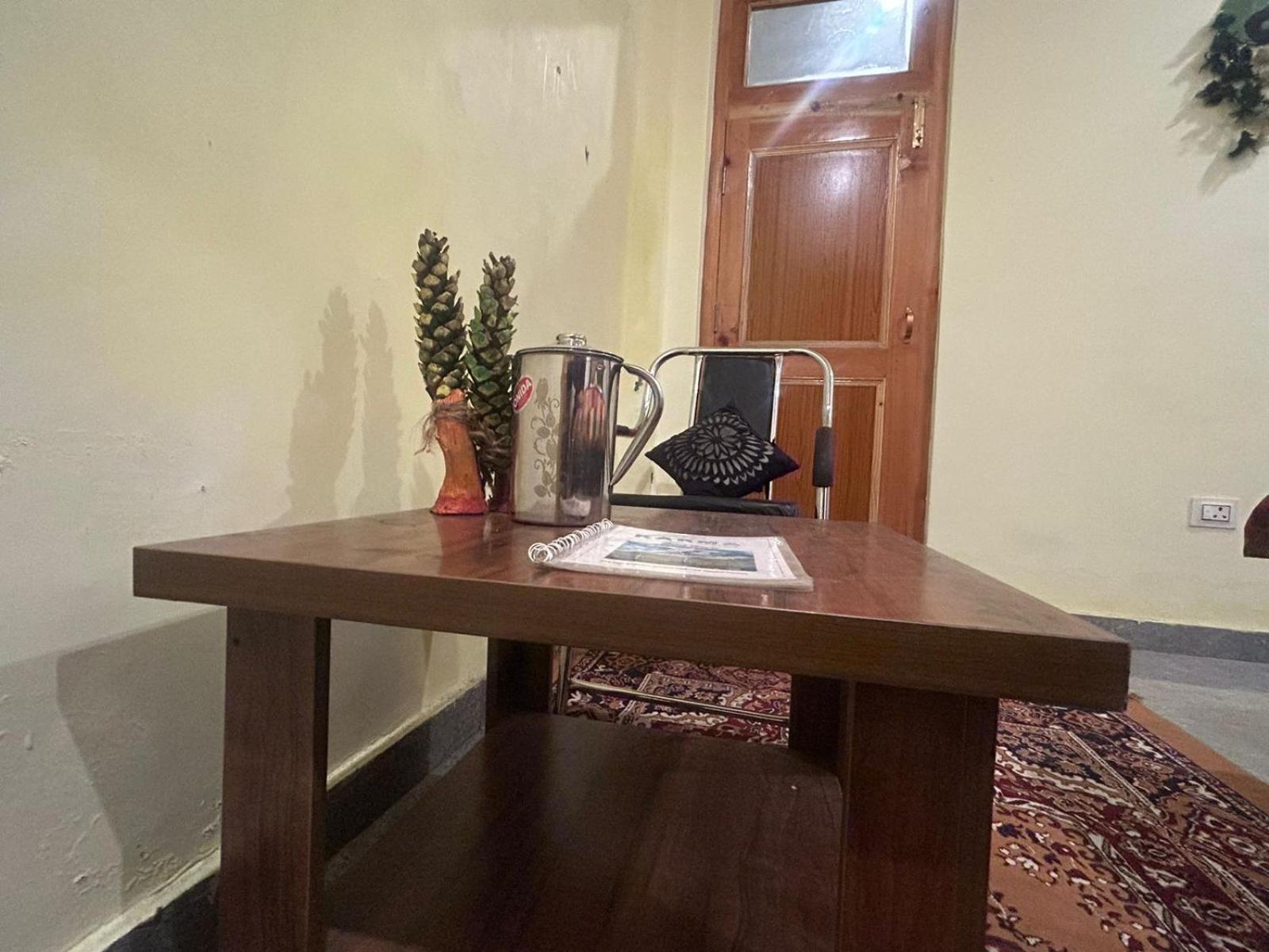 Karma Guest House And Cafe Kalgha Quarto foto