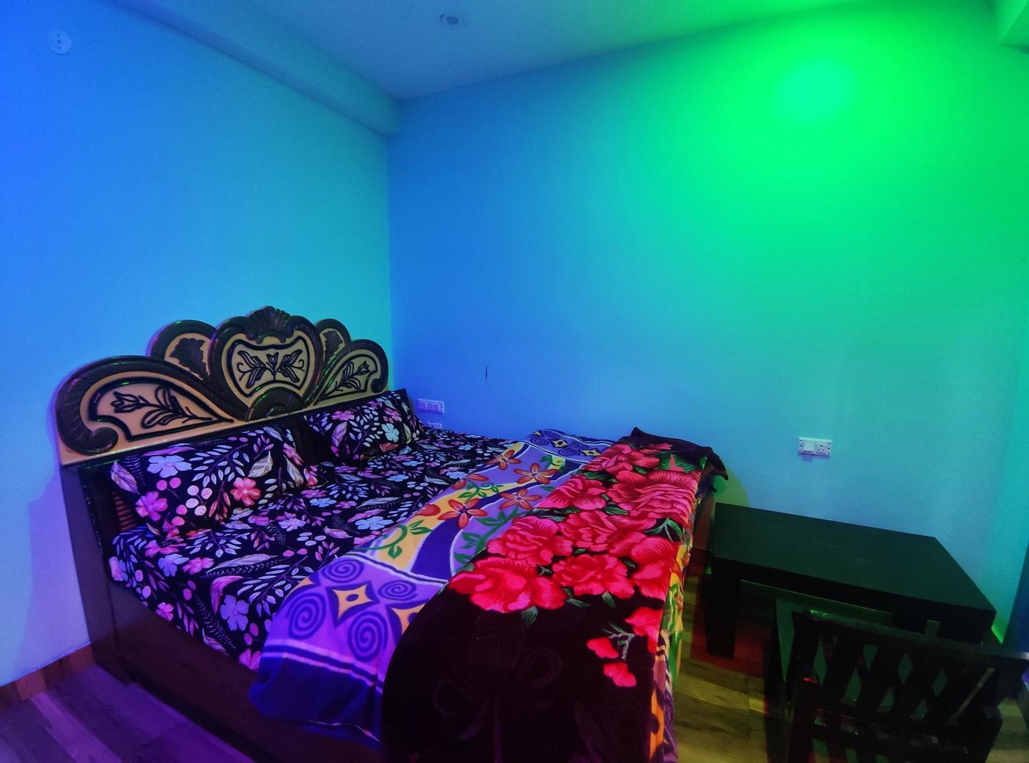 Karma Guest House And Cafe Kalgha Quarto foto