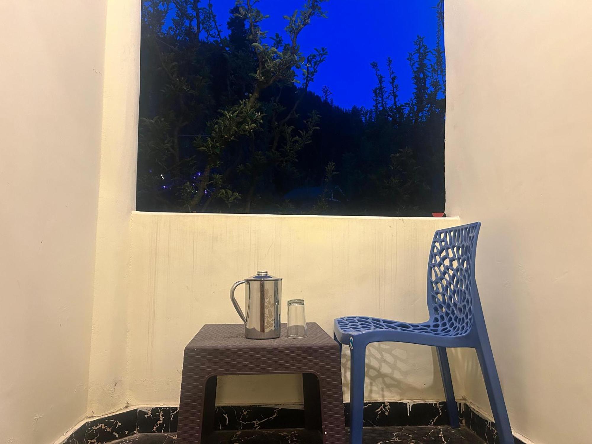 Karma Guest House And Cafe Kalgha Quarto foto