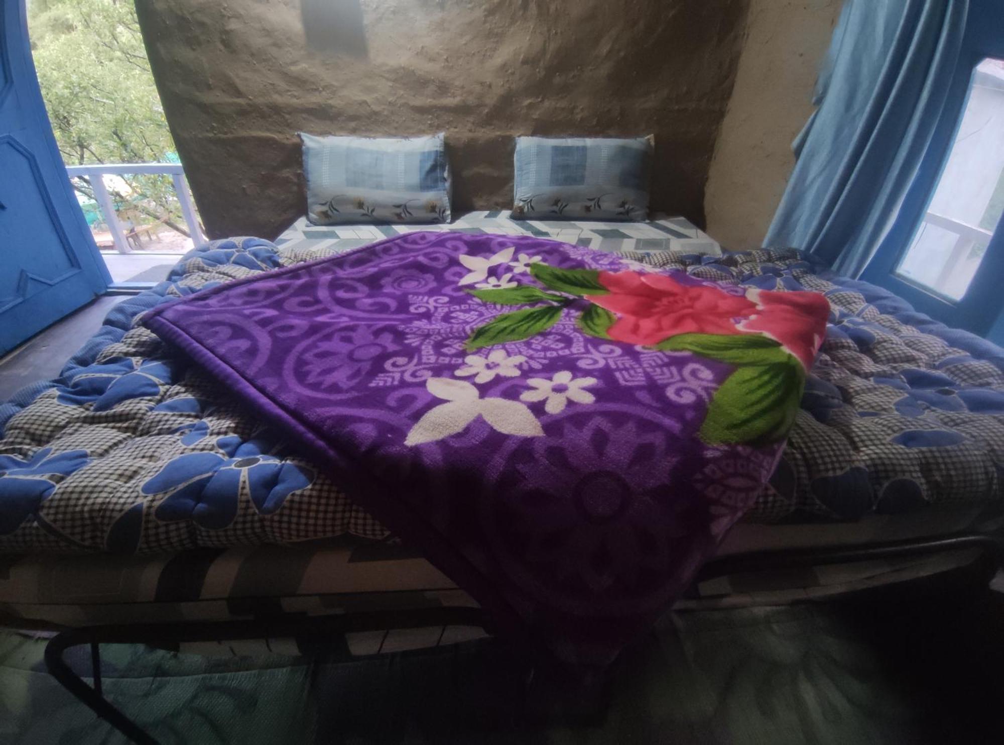 Karma Guest House And Cafe Kalgha Quarto foto