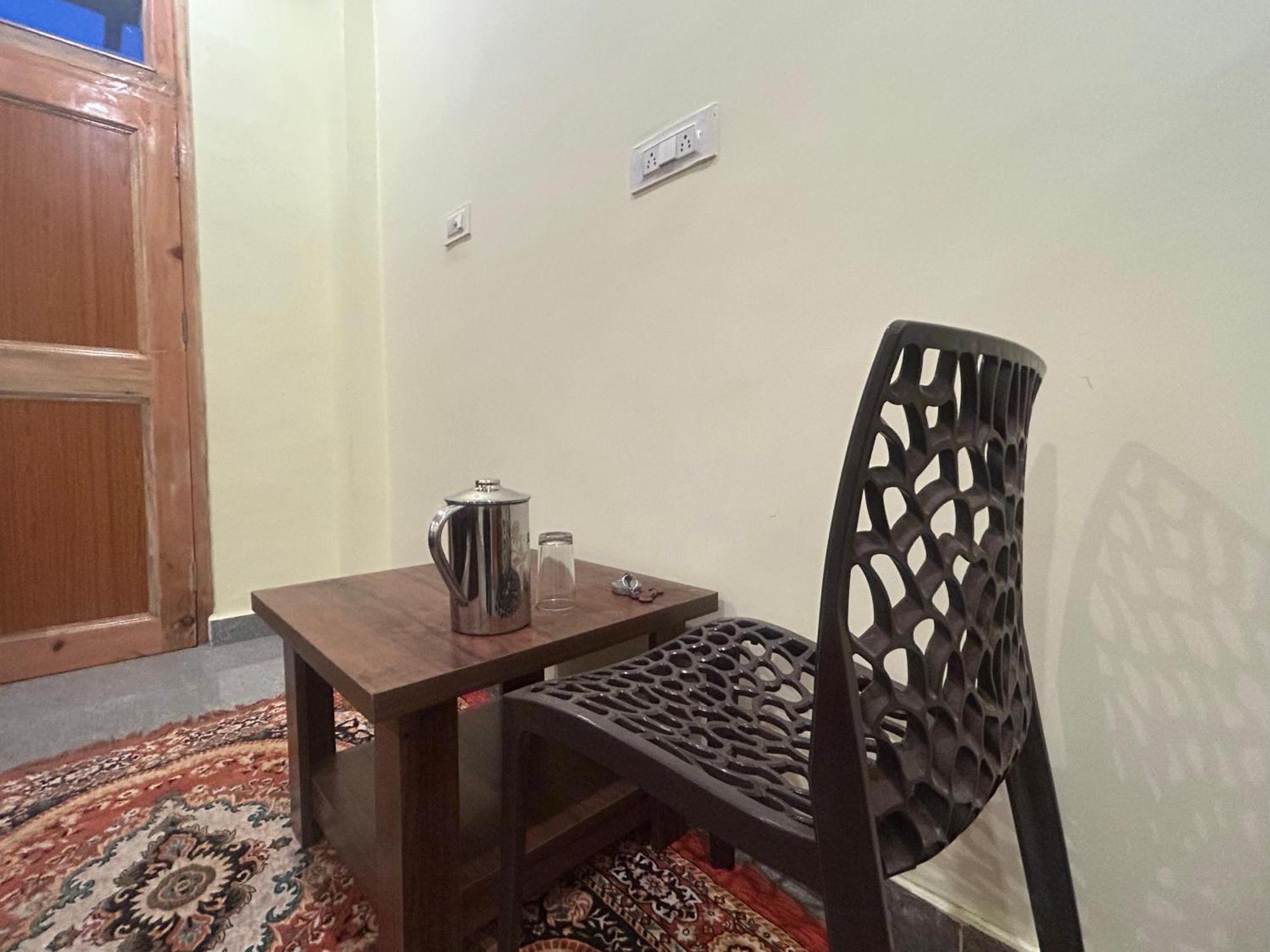 Karma Guest House And Cafe Kalgha Quarto foto