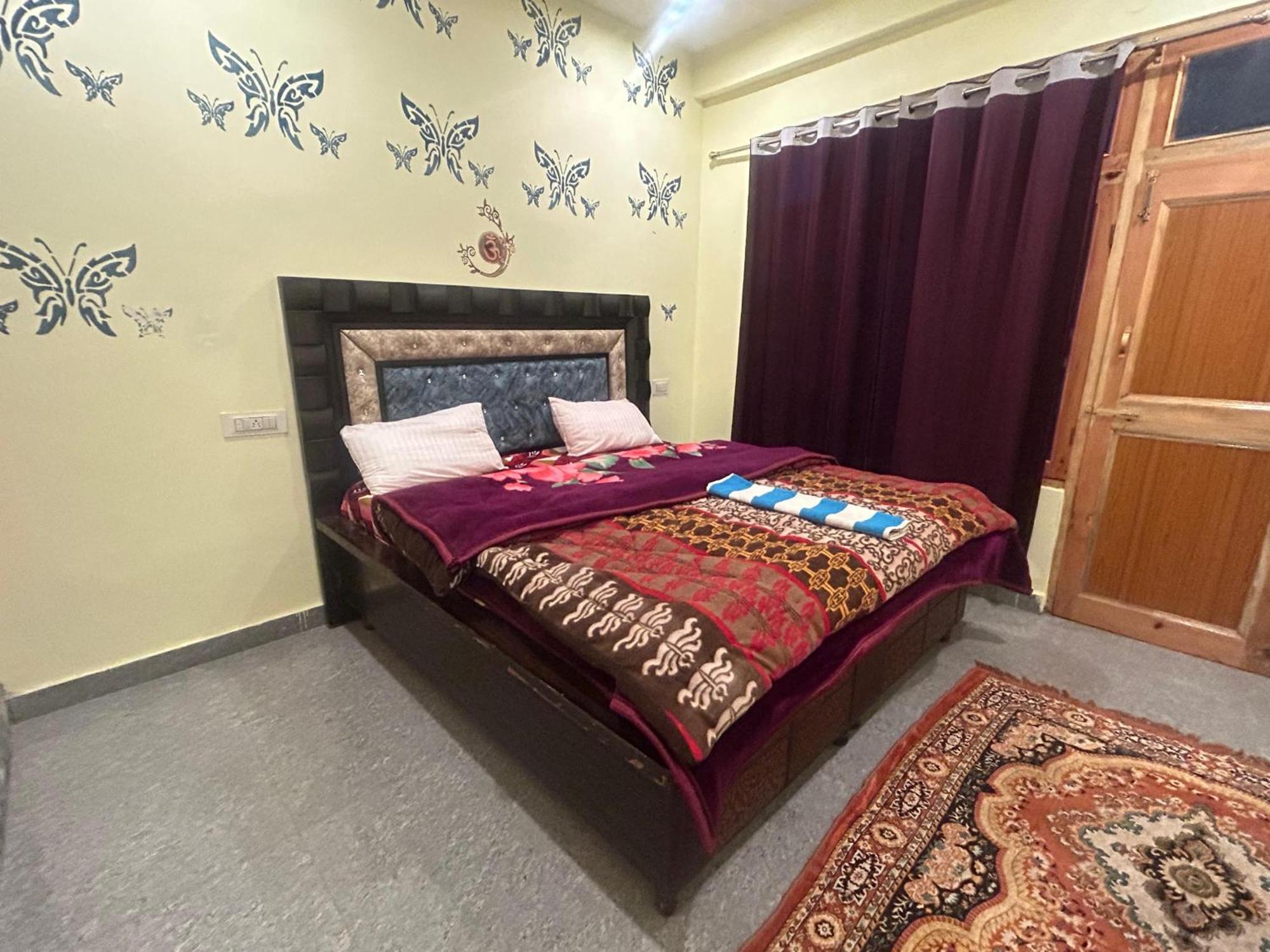 Karma Guest House And Cafe Kalgha Quarto foto