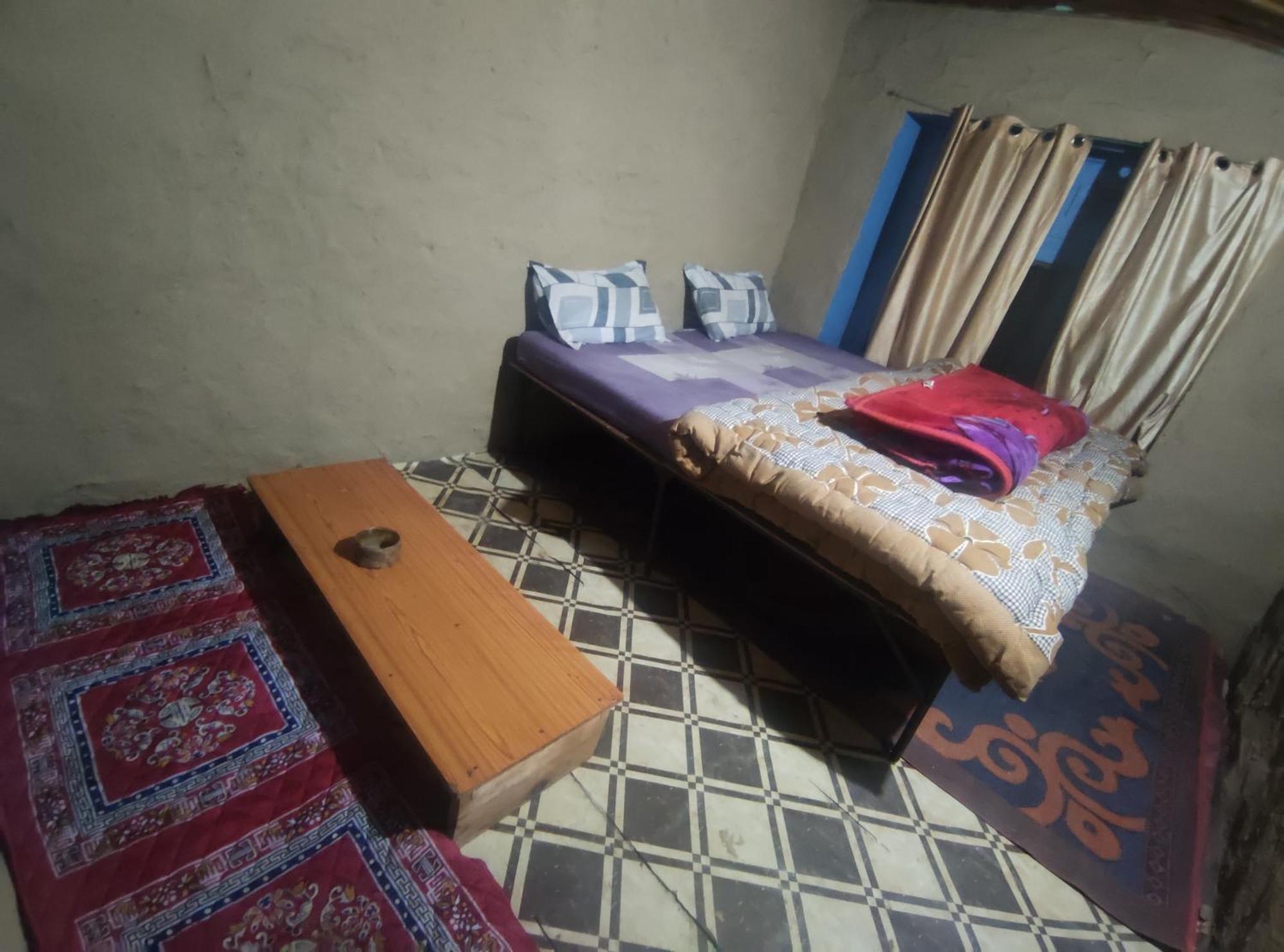 Karma Guest House And Cafe Kalgha Quarto foto